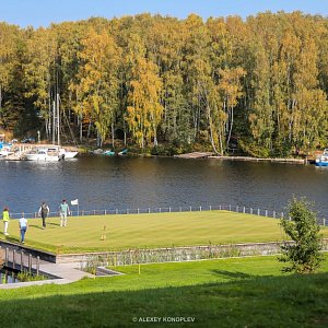 Джеймс Бонд в гольф-клубе «ПИРогово»